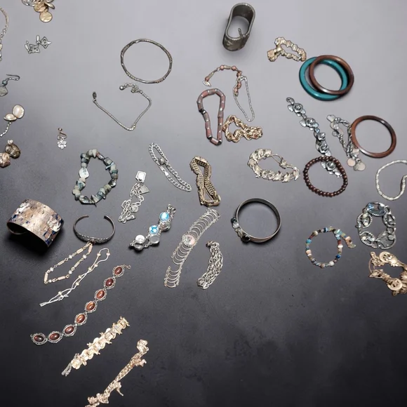 ANTIQUE BROCHES, NECKLACES, EARINGS, BRACELETS & NECKLACE PENDENTS☺️ - Picture 4 of 15